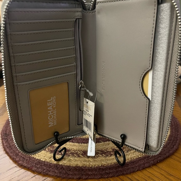 Michael Kors Fulton Phone Case/Wristlet 
Pebbled Leather - Picture 3 of 5